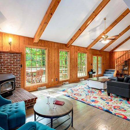 Huge Deck, Comm Pool, Grill, WiFi at Coolfont Cabin Berkeley Springs Eksteriør billede