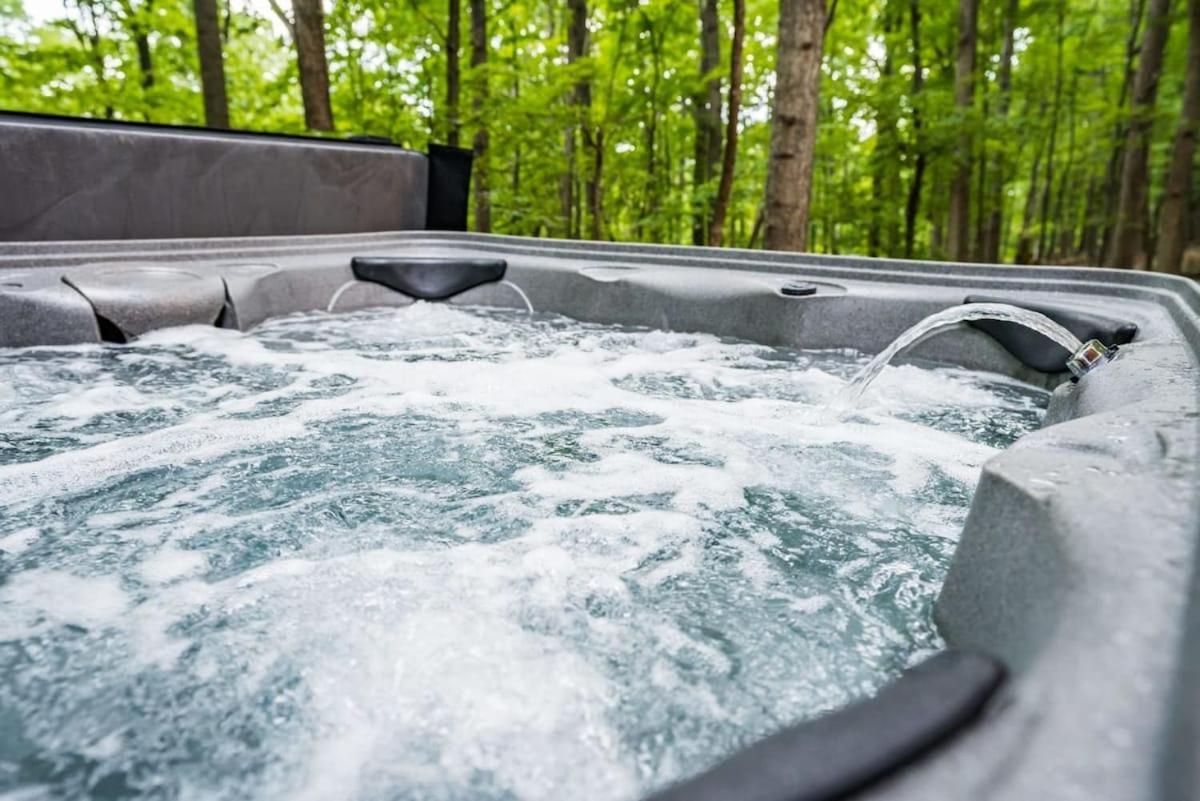 Huge Deck, Comm Pool, Grill, WiFi at Coolfont Cabin Berkeley Springs Eksteriør billede
