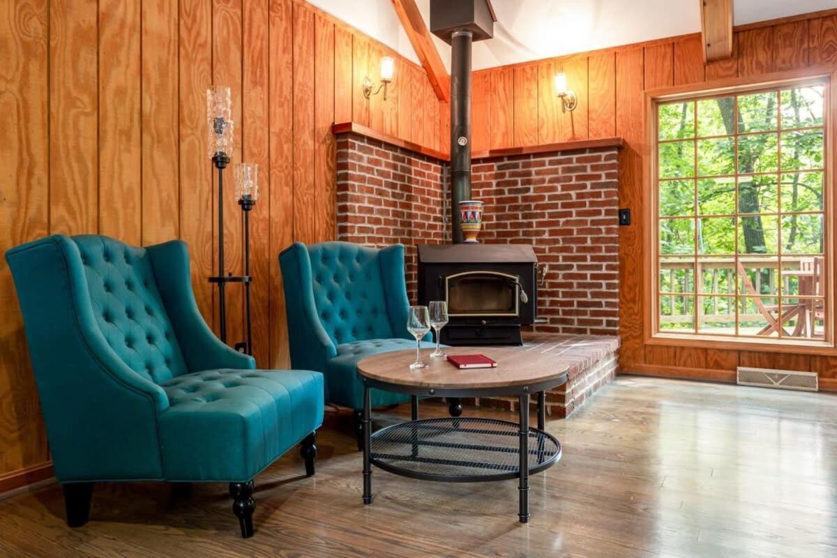 Huge Deck, Comm Pool, Grill, WiFi at Coolfont Cabin Berkeley Springs Eksteriør billede