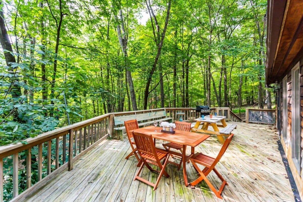 Huge Deck, Comm Pool, Grill, WiFi at Coolfont Cabin Berkeley Springs Eksteriør billede