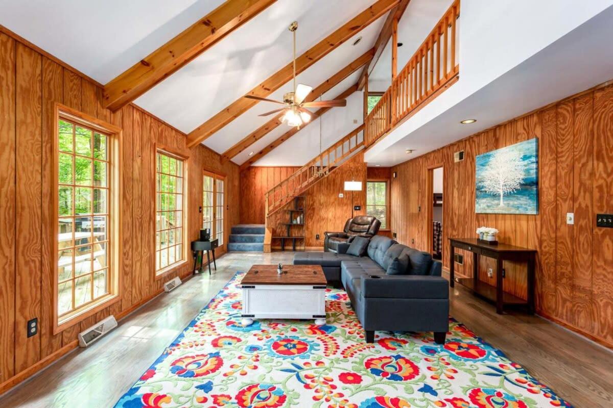 Huge Deck, Comm Pool, Grill, WiFi at Coolfont Cabin Berkeley Springs Eksteriør billede