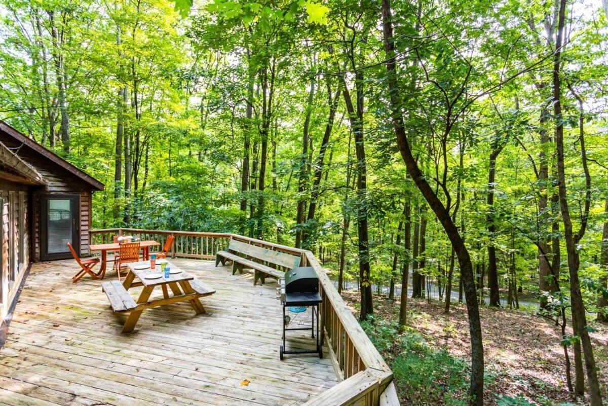 Huge Deck, Comm Pool, Grill, WiFi at Coolfont Cabin Berkeley Springs Eksteriør billede