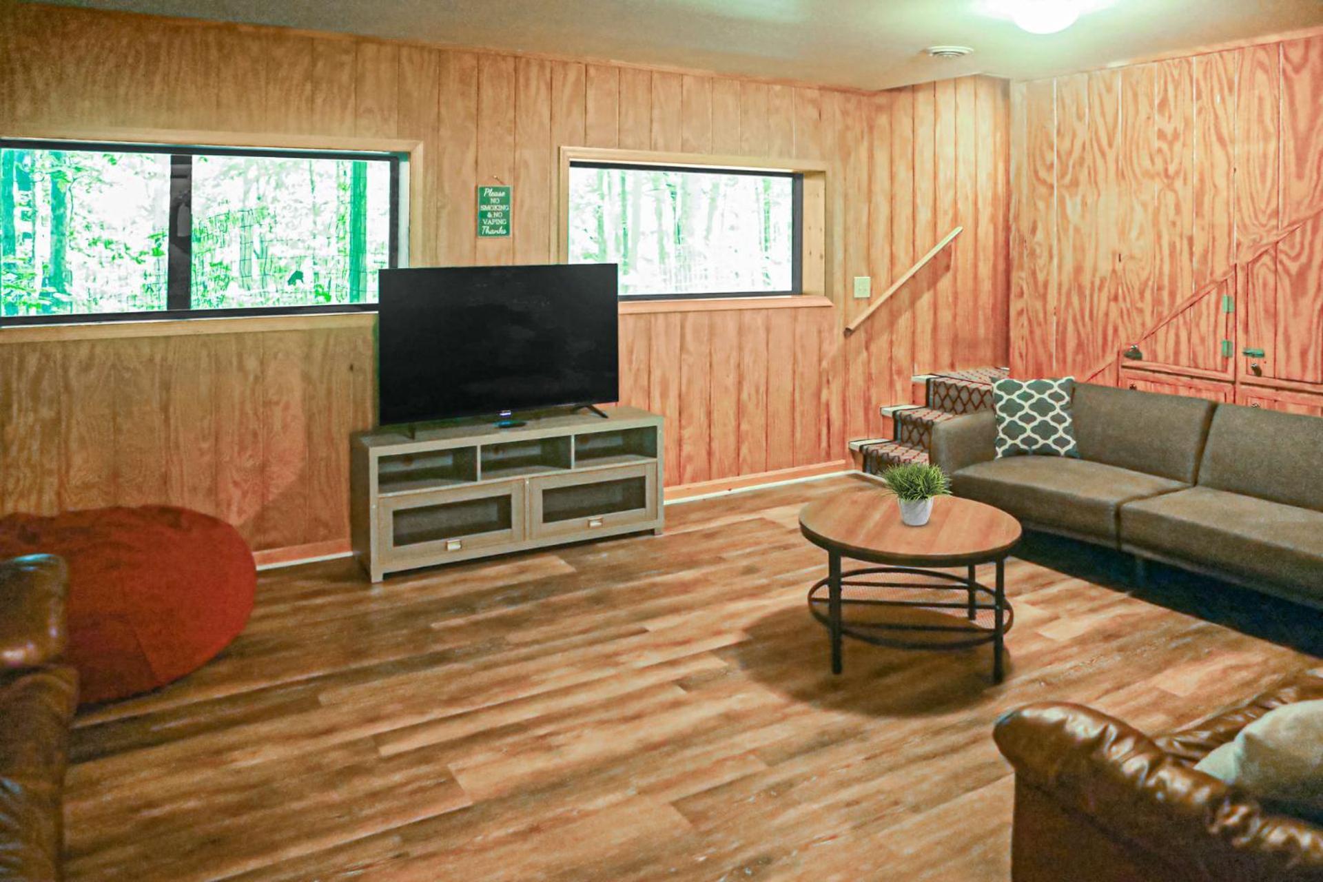 Huge Deck, Comm Pool, Grill, WiFi at Coolfont Cabin Berkeley Springs Eksteriør billede